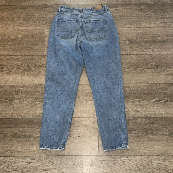 American Eagle Outfitters Light Blue Mom Jeans - Picture 3 of 5